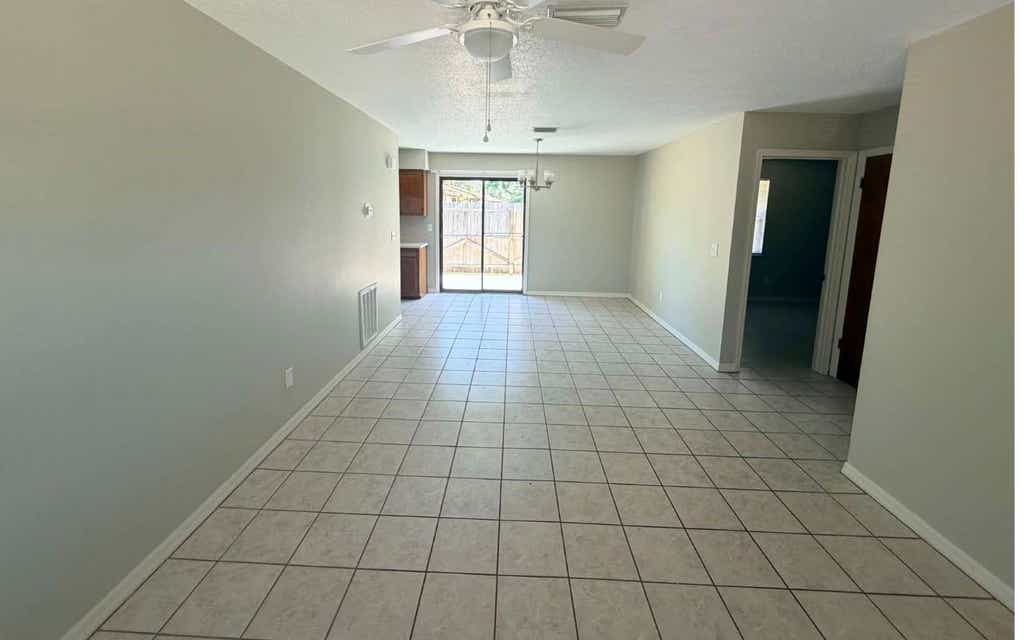 Photo of 335 NW Lake City Ave #102, Lake City, FL 32055 (MLS # 132631)
