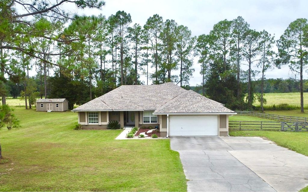 Photo of 17598 NW 181st St, Alachua, FL 32615 (MLS # 128888)