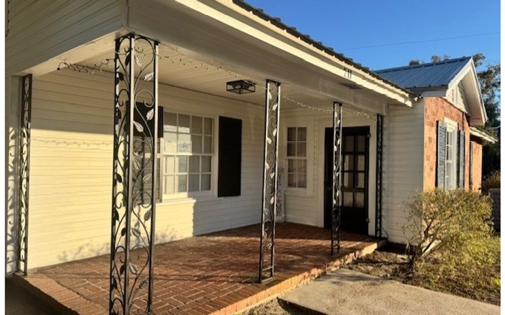 Photo of 211 SW 1st Avenue, Jasper, FL 32052 (MLS # 130166)