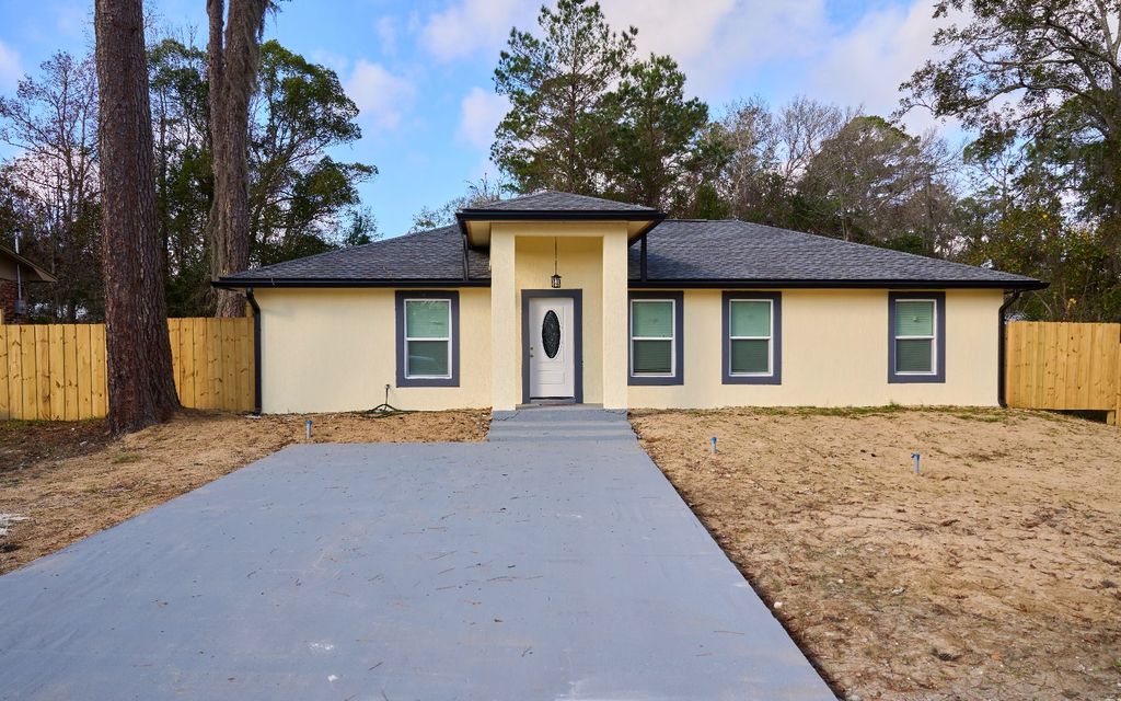 Photo of 1188 SW McFarlane Ave, Lake City, FL 32035 (MLS # 129820)