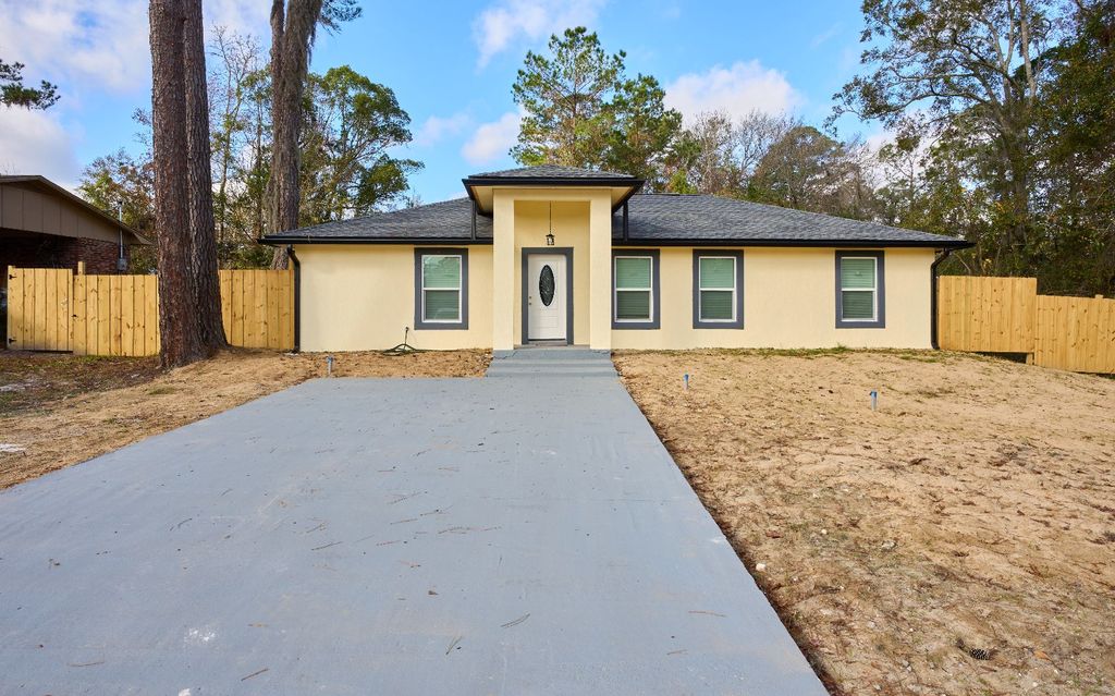 Photo of 1188 SW McFarlane Ave, Lake City, FL 32035 (MLS # 129820)