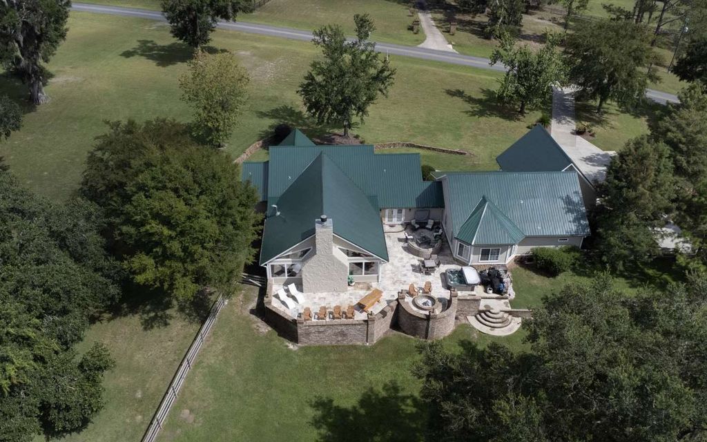 Photo of 400 NW Horizon St, Lake City, FL 32055 (MLS # 128080)