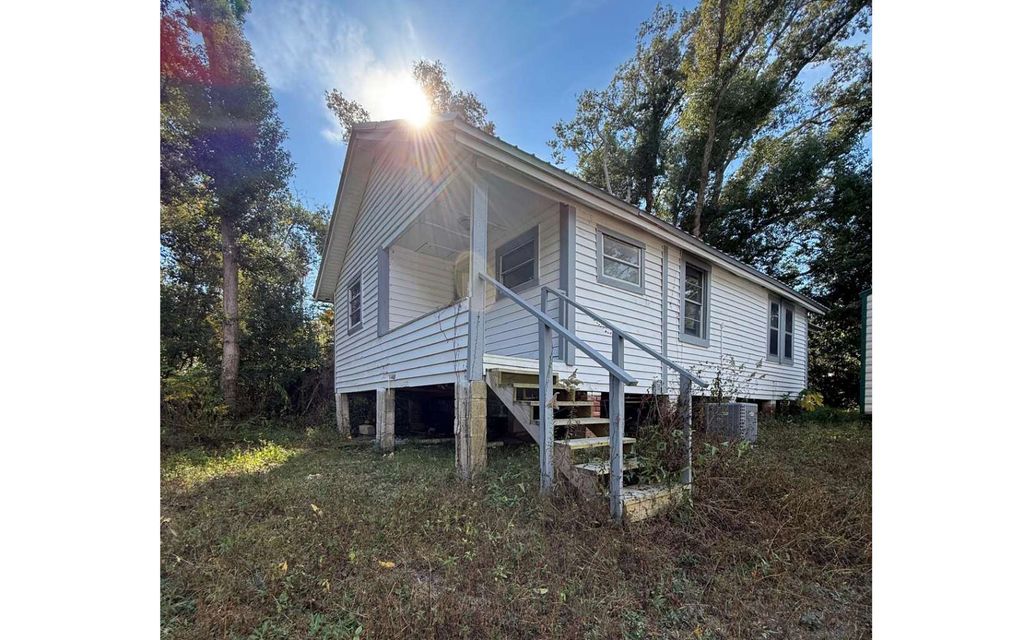 Photo of 235 SW Valentine Ave, Madison, FL 32340 (MLS # 129481)