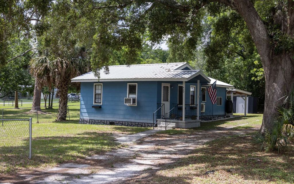 Photo of 420 SE Park St, Live Oak, FL 32064 (MLS # 131530)