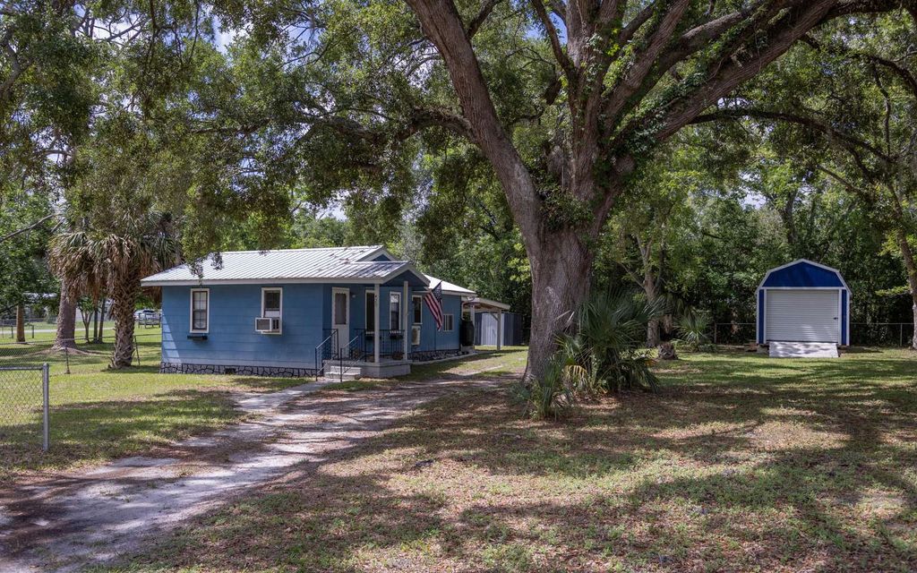 Photo of 420 SE Park St, Live Oak, FL 32064 (MLS # 131530)