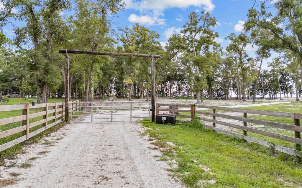 Photo of 20615 County Road 137, Lake City, FL 32024 (MLS # 127854)