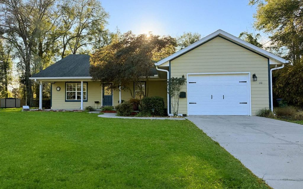 Photo of 110 Hillcrest Circle, Branford, FL 32008 (MLS # 130369)