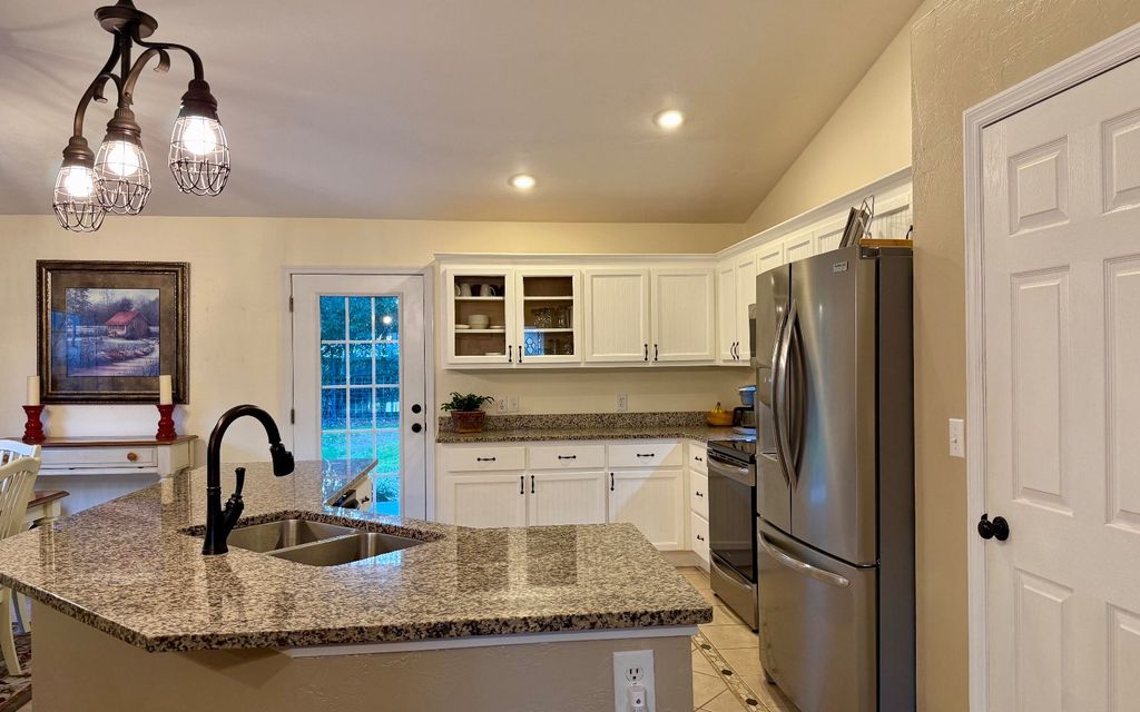 Photo of 110 Hillcrest Circle, Branford, FL 32008 (MLS # 130369)