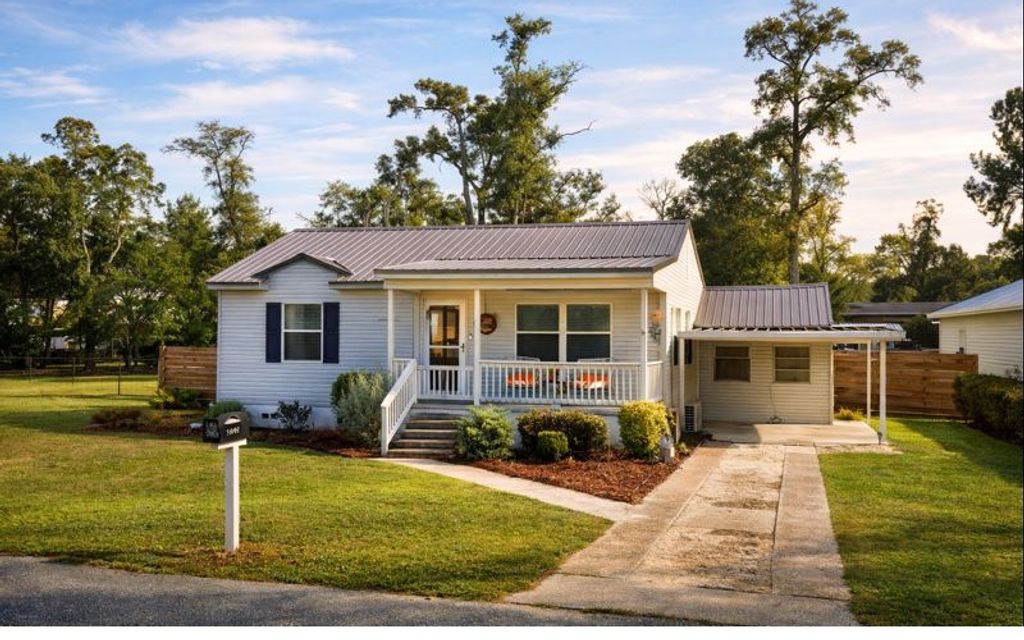 Photo of 1401 White Avenue, Live Oak, FL 32064 (MLS # 129823)