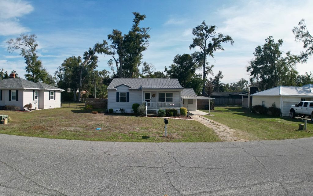 Photo of 1401 White Avenue, Live Oak, FL 32064 (MLS # 129823)