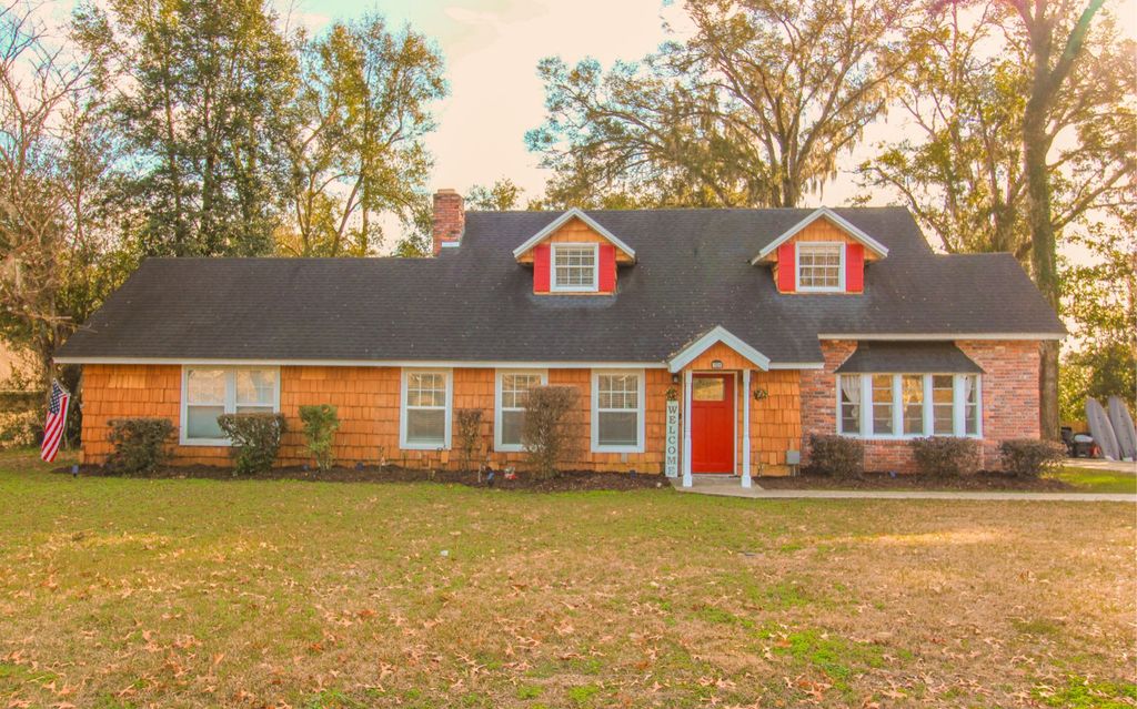 Photo of 724 NW Fairway Dr, Lake City, FL 32055 (MLS # 125995)