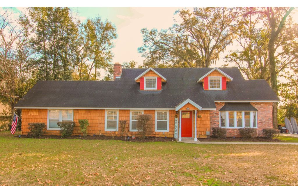 Photo of 724 NW Fairway Dr, Lake City, FL 32055 (MLS # 125995)