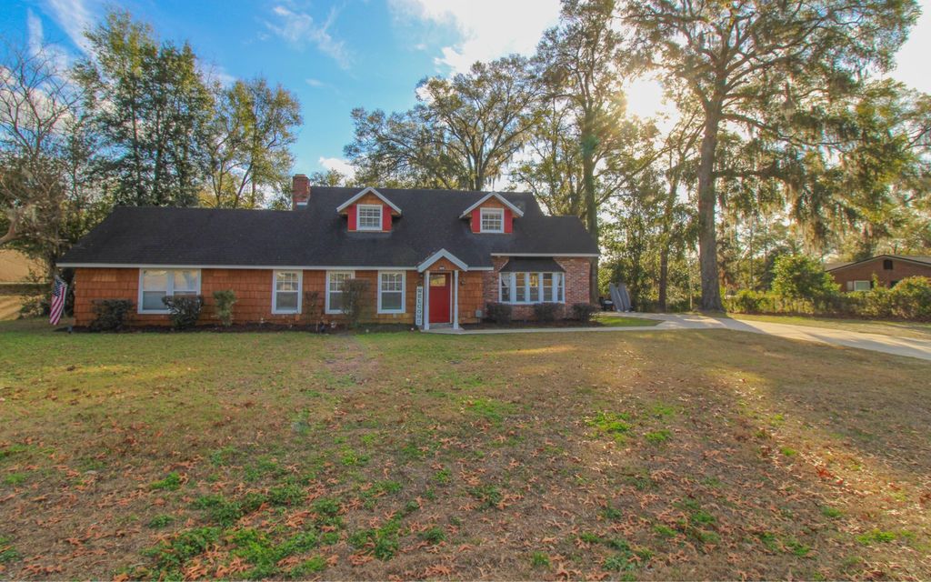 Photo of 724 NW Fairway Dr, Lake City, FL 32055 (MLS # 125995)