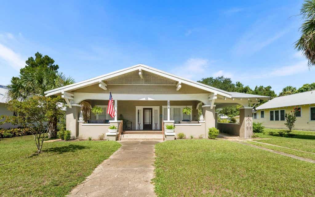 Photo of 398 S Marion Ave, Lake City, FL 32025 (MLS # 132722)