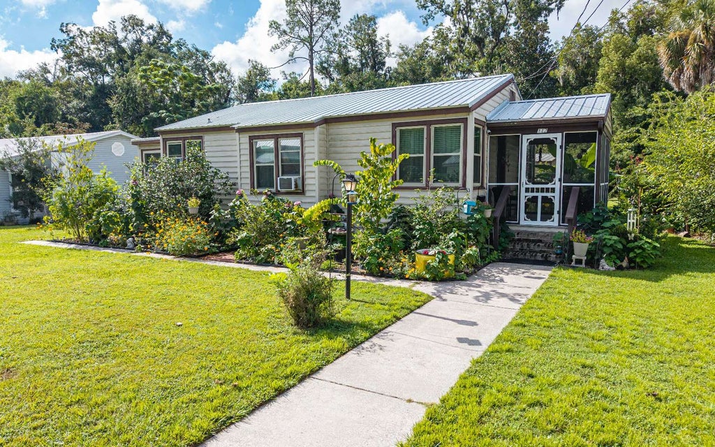 Photo of 112 SE van Buren St, Live Oak, FL 32064 (MLS # 133328)