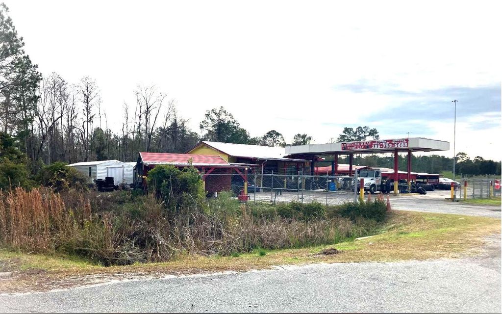 Photo of 3827 N US-441, Lake City, FL 32025 (MLS # 122099)