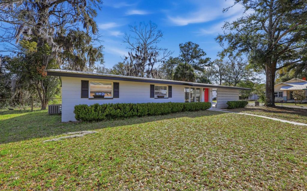 Photo of 353 SE McCray Ave, Lake City, FL 32025 (MLS # 130509)