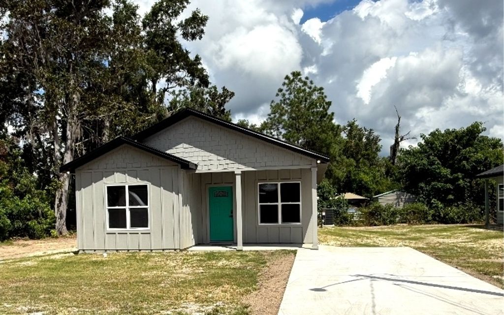 Photo of 823 NE Elsey Place, Lake City, FL 32055 (MLS # 128469)