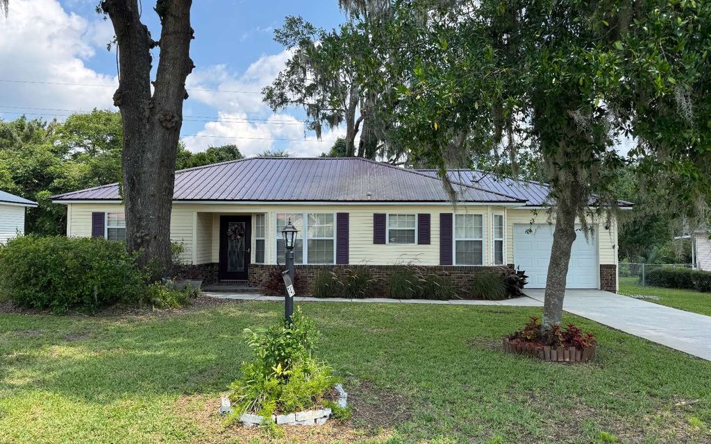 Photo of 741 SE Rosewood Circle, Lake City, FL 32025 (MLS # 124758)
