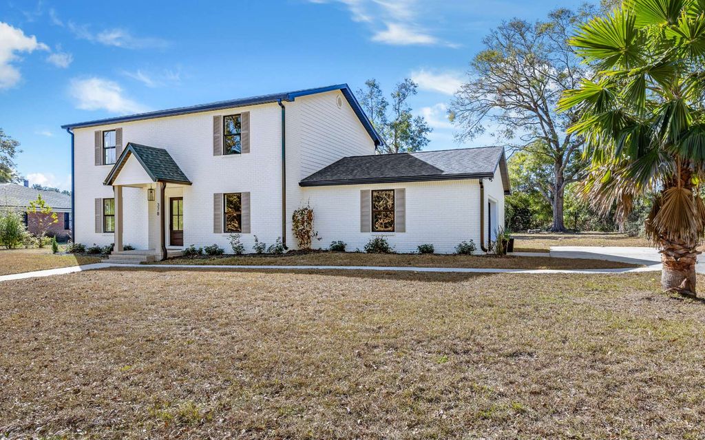 Photo of 378 NW Clubview Circle, Lake City, FL 32055 (MLS # 125794)