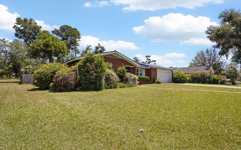 Photo of 319 SE Bunker Street, Madison, FL 32340 (MLS # 132498)