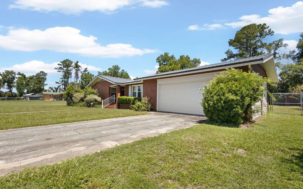 Photo of 319 SE Bunker Street, Madison, FL 32340 (MLS # 132498)