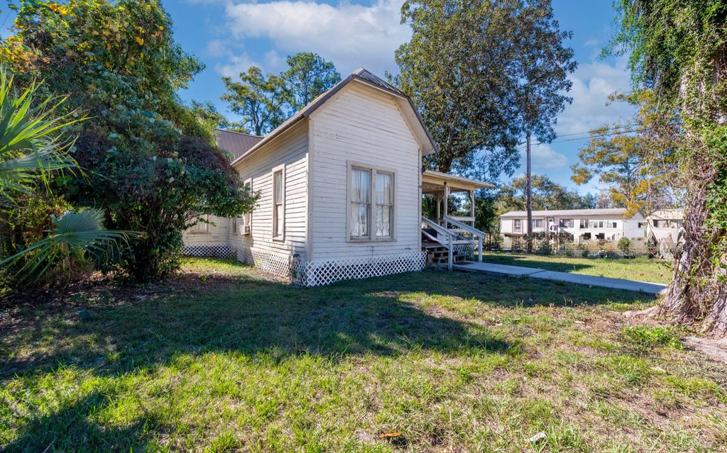 Photo of 421 Duval St, Live Oak, FL 32064 (MLS # 129256)