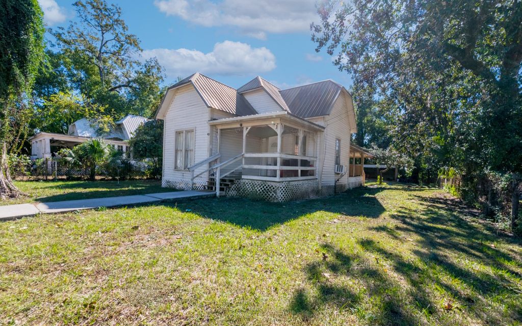 Photo of 421 Duval St, Live Oak, FL 32064 (MLS # 129256)