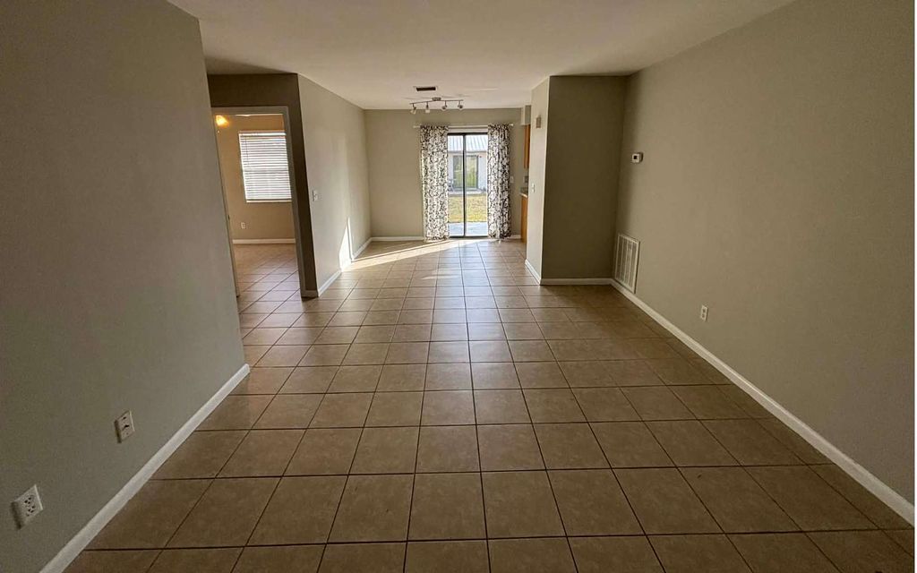 Photo of 3872 NW Archer St Apt 101 St, Lake City, FL 32055 (MLS # 129827)