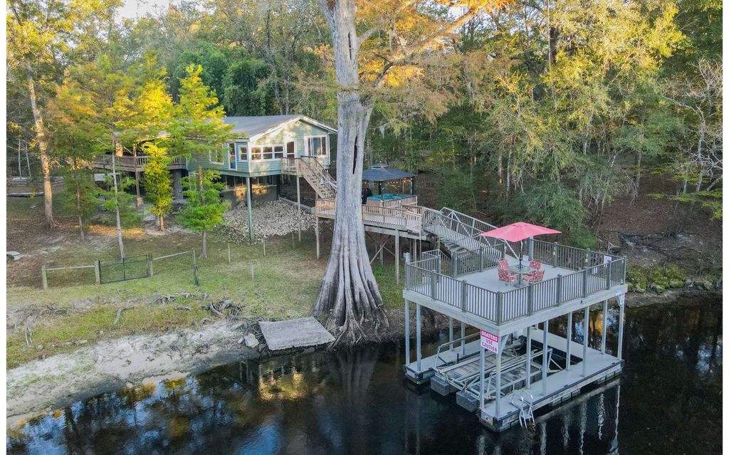 Photo of 960 SW Iowa Drive, Fort White, FL 32038 (MLS # 129404)