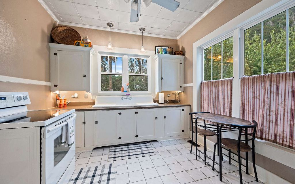 Photo of 459 SE Hernando Ave, Lake City, FL 32025 (MLS # 130181)