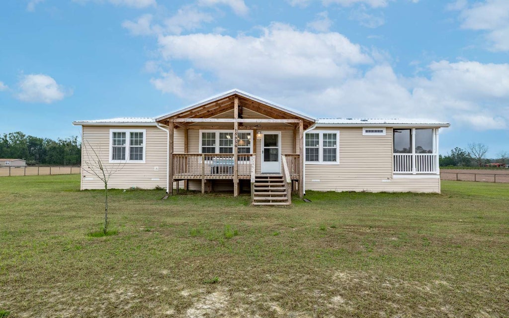 Photo of 15954 184th Street, OBrien, FL 32071 (MLS # 130375)