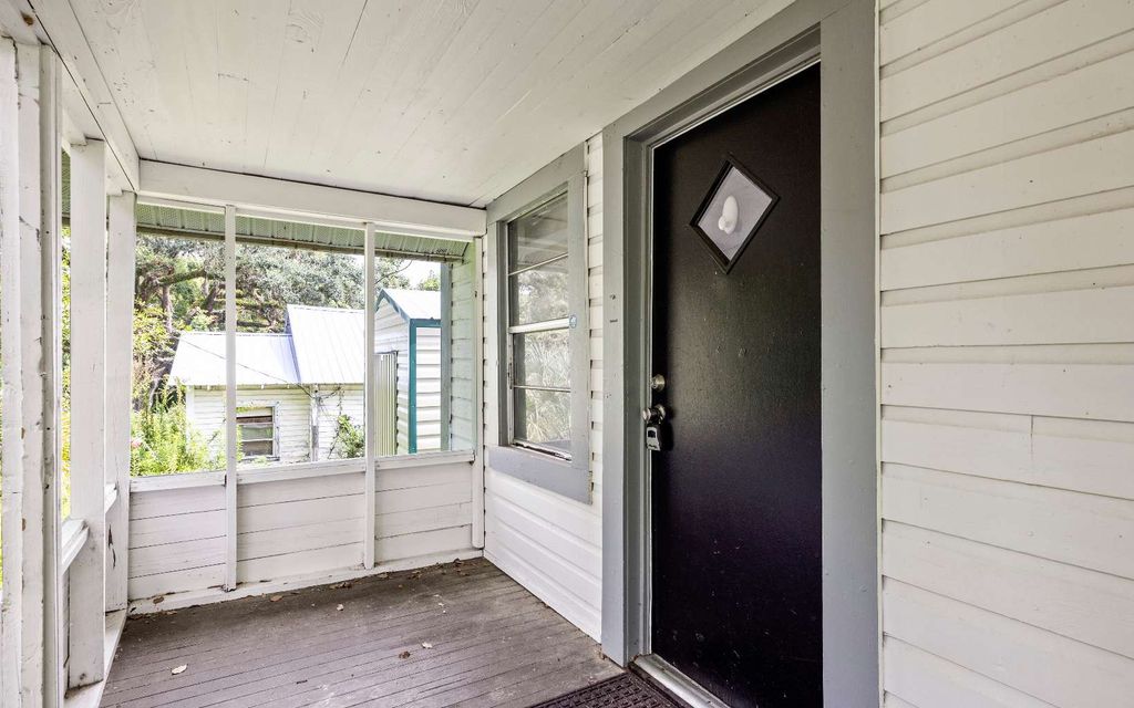 Photo of 235 SW Valentine Ave, Madison, FL 32340 (MLS # 128061)