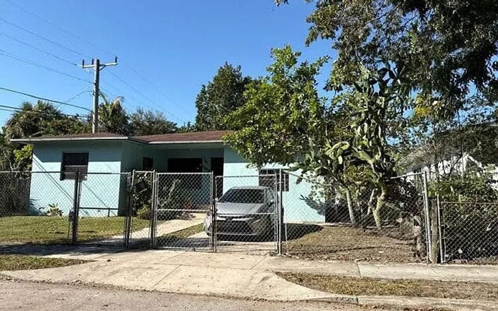 Photo of 7640 NE 5th Ave, Other, FL 33138 (MLS # 129835)