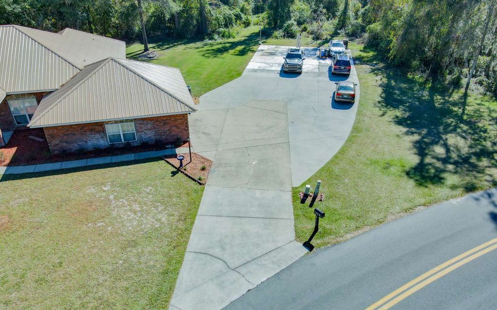 Photo of 618 NW Emerald Lakes Drive, Lake City, FL 32055 (MLS # 125057)