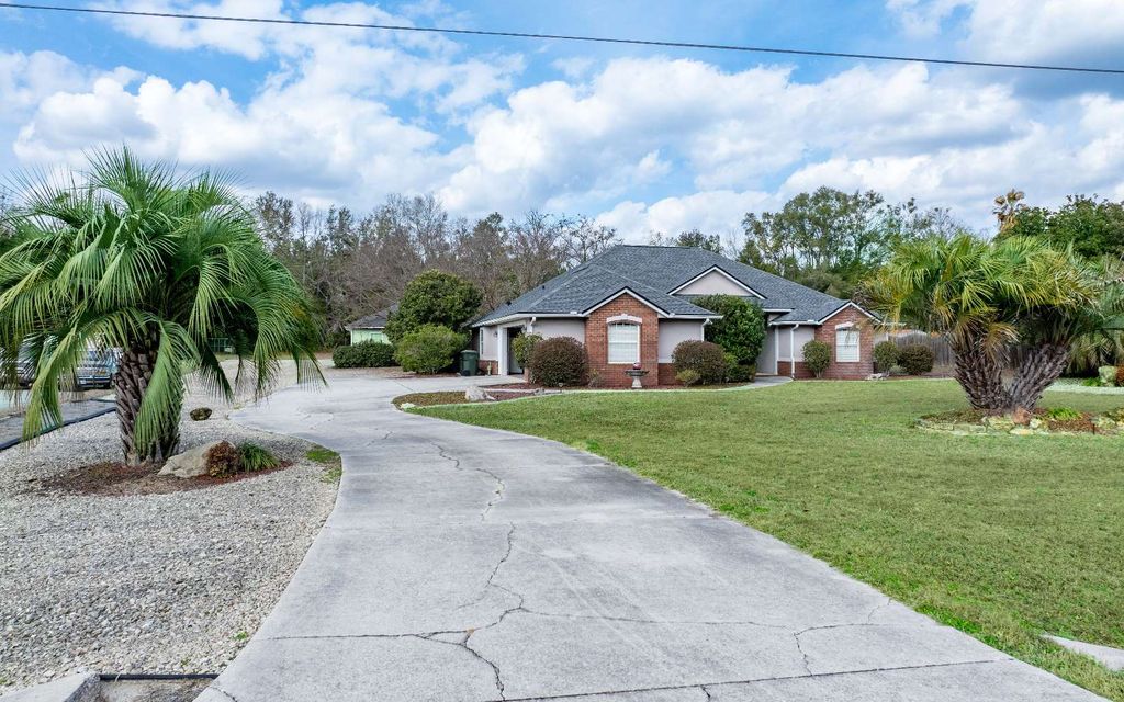Photo of 219 SW Fantasy Gln, Lake City, FL 32024 (MLS # 130315)