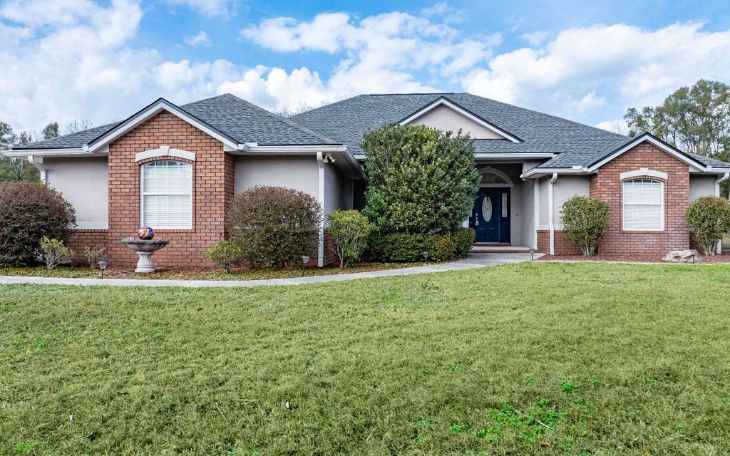 Photo of 219 SW Fantasy Gln, Lake City, FL 32024 (MLS # 130315)