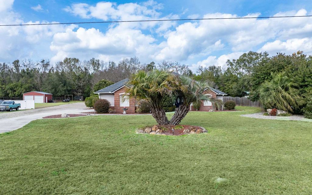 Photo of 219 SW Fantasy Gln, Lake City, FL 32024 (MLS # 130315)
