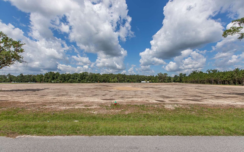 Photo of 1116 SW Business Point Dr, Lake City, FL 32025 (MLS # 115967)