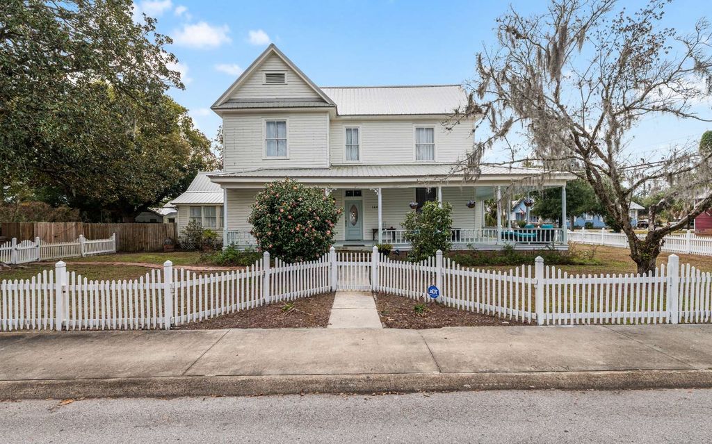 Photo of 160 SE Saint Johns St, Lake City, FL 32025 (MLS # 129962)