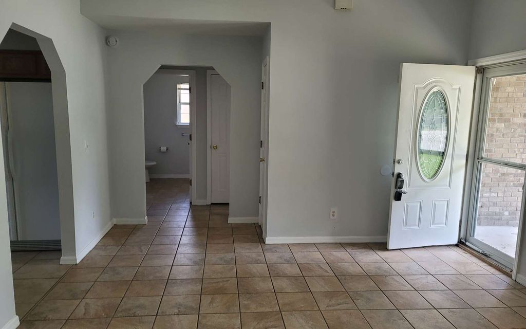 Photo of 361 NW Jefferson St, Lake City, FL 32055 (MLS # 127768)