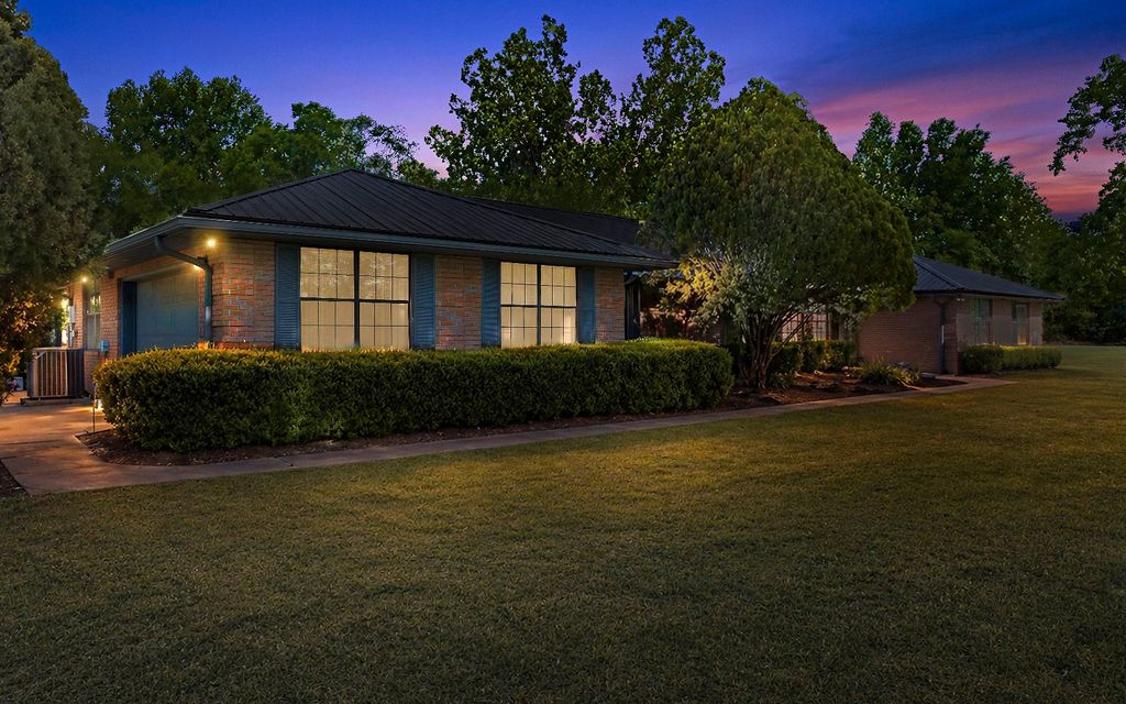 Photo of 656 NW Dogwood Terrace, Lake City, FL 32055 (MLS # 131203)