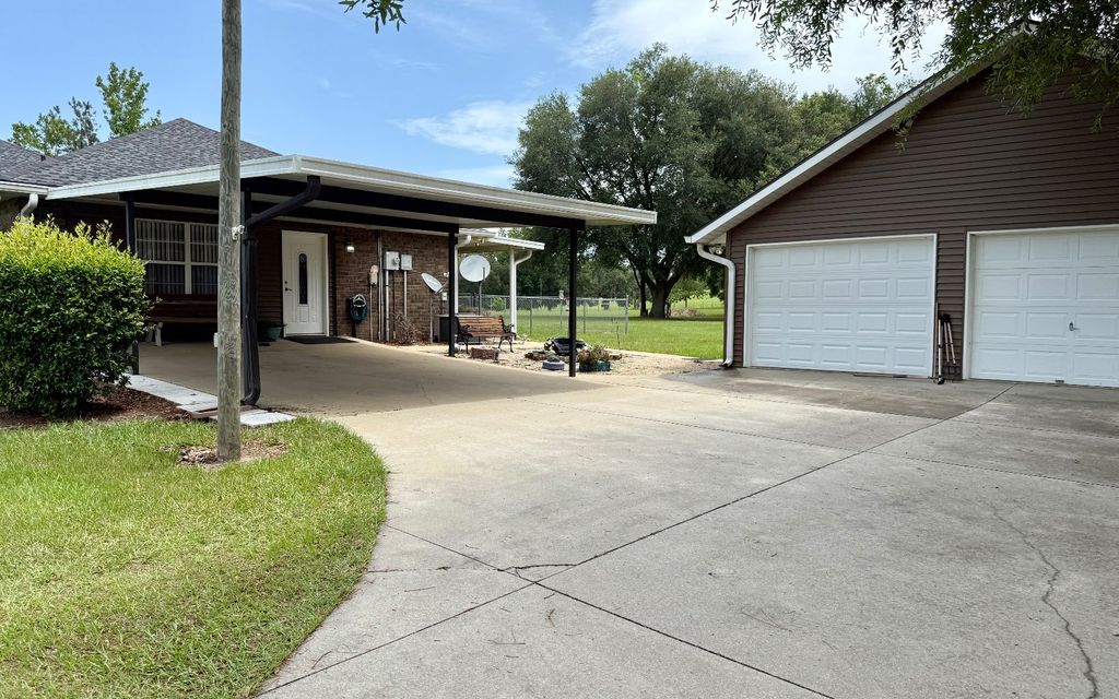 Photo of 231 NW Fett Way, Lake City, FL 32055 (MLS # 127365)