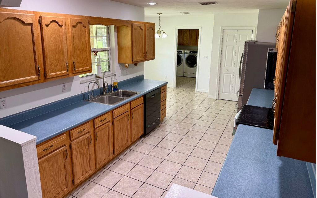 Photo of 231 NW Fett Way, Lake City, FL 32055 (MLS # 127365)