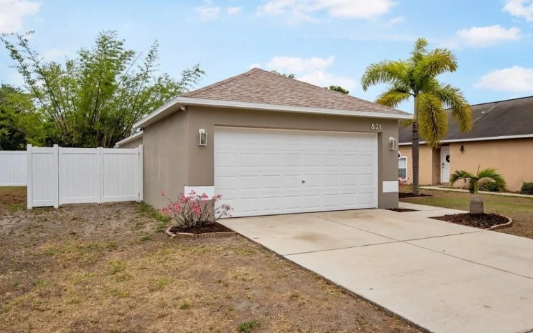 Photo of 821 Brenton Leaf Dr, Other, FL 33570 (MLS # 133293)