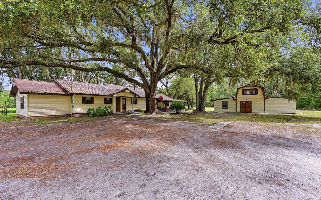 Photo of 653 SW Duckett Court, Lake City, FL 32024 (MLS # 131668)