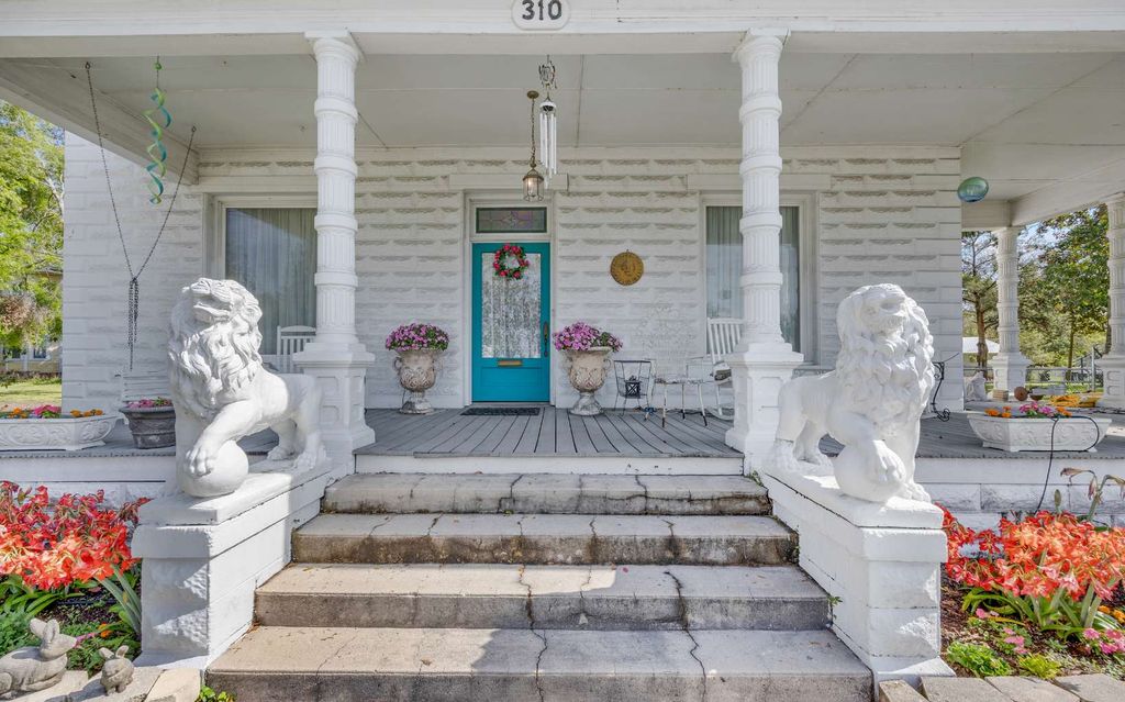 Photo of 310 NW Duval Street, Live Oak, FL 32064 (MLS # 126680)