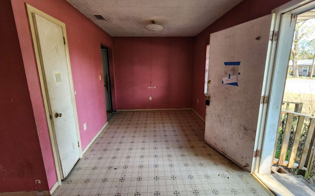 Photo of 310 SW Taylor Ave, Mayo, FL 32066 (MLS # 131145)