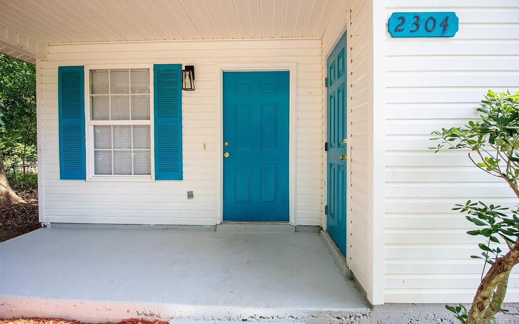 Photo of 2304 W Yonge St, Other, FL 32505 (MLS # 133491)