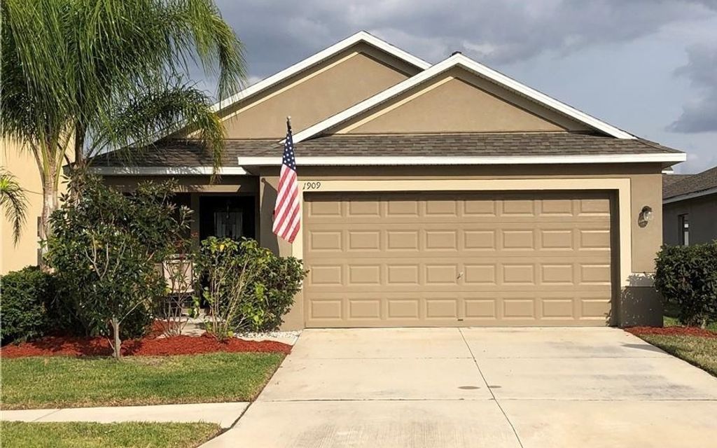 Photo of 1909 Hawks View Dr, Other, FL 33570 (MLS # 128725)